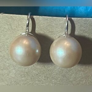 Vintage silver tone Japan screw back pearl earrings